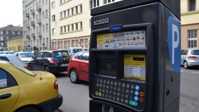 В Баку установили паркомат во дворе жилого дома – ФОТО